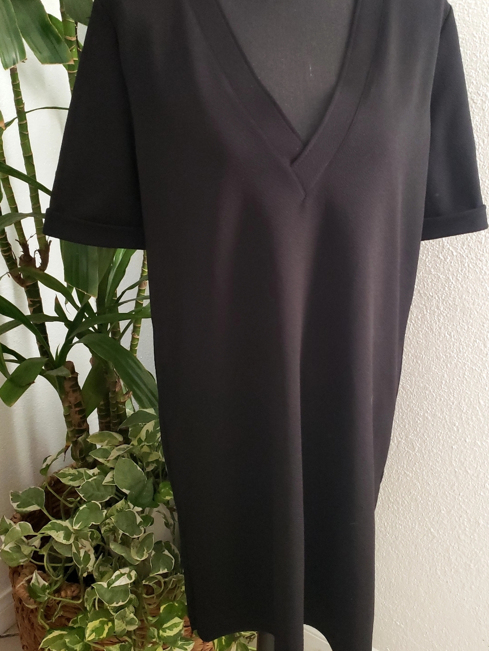 Zara Classic Black V-Neck Short Sleeve Dress Size M